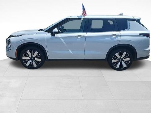 Used 2025 Mitsubishi Outlander SE AWD/4WD image 2