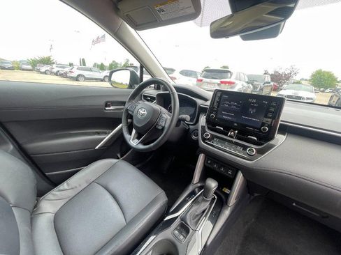 Used 2022 Toyota Corolla Cross XLE AWD/4WD image 8