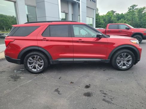 Used 2022 Ford Explorer XLT w/ Equipment Group 202A AWD/4WD image 6