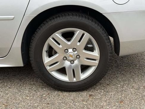 Used 2011 Chevrolet Impala LT FWD image 7