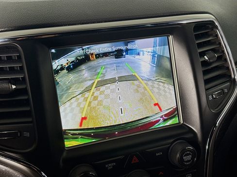 Used 2017 Jeep Grand Cherokee Altitude image 19