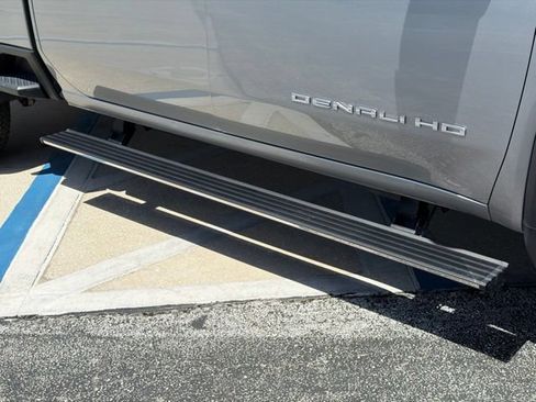 Used 2025 GMC Sierra 2500 Denali w/ Denali Reserve Package AWD/4WD image 13