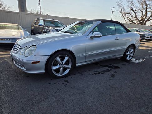Used 2005 Mercedes-Benz CLK 320 Cabriolet image 1