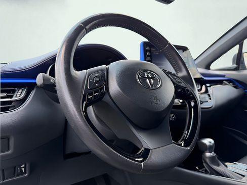 Used 2020 Toyota C-HR XLE FWD image 49