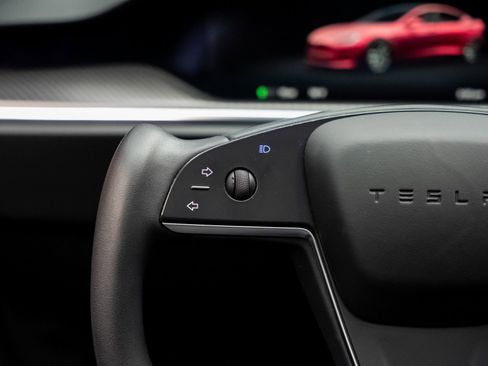 Used 2022 Tesla Model S Plaid image 42