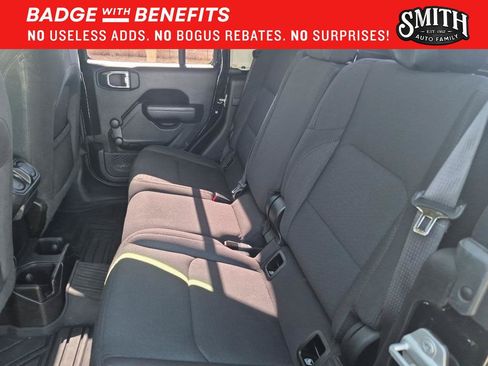 Used 2023 Jeep Gladiator Sport AWD/4WD image 15