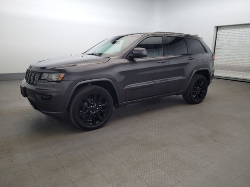 Used 2018 Jeep Grand Cherokee Altitude AWD/4WD image 2