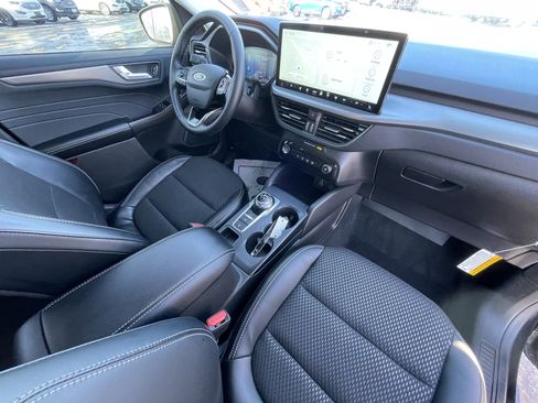 Used 2024 Ford Escape SE image 40