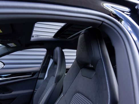 Used 2025 Porsche Panamera 4 image 25