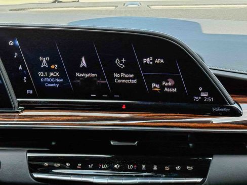 Used 2022 Cadillac Escalade ESV Premium Luxury AWD/4WD image 16