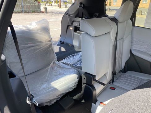 New 2025 Mitsubishi Outlander AWD image 29