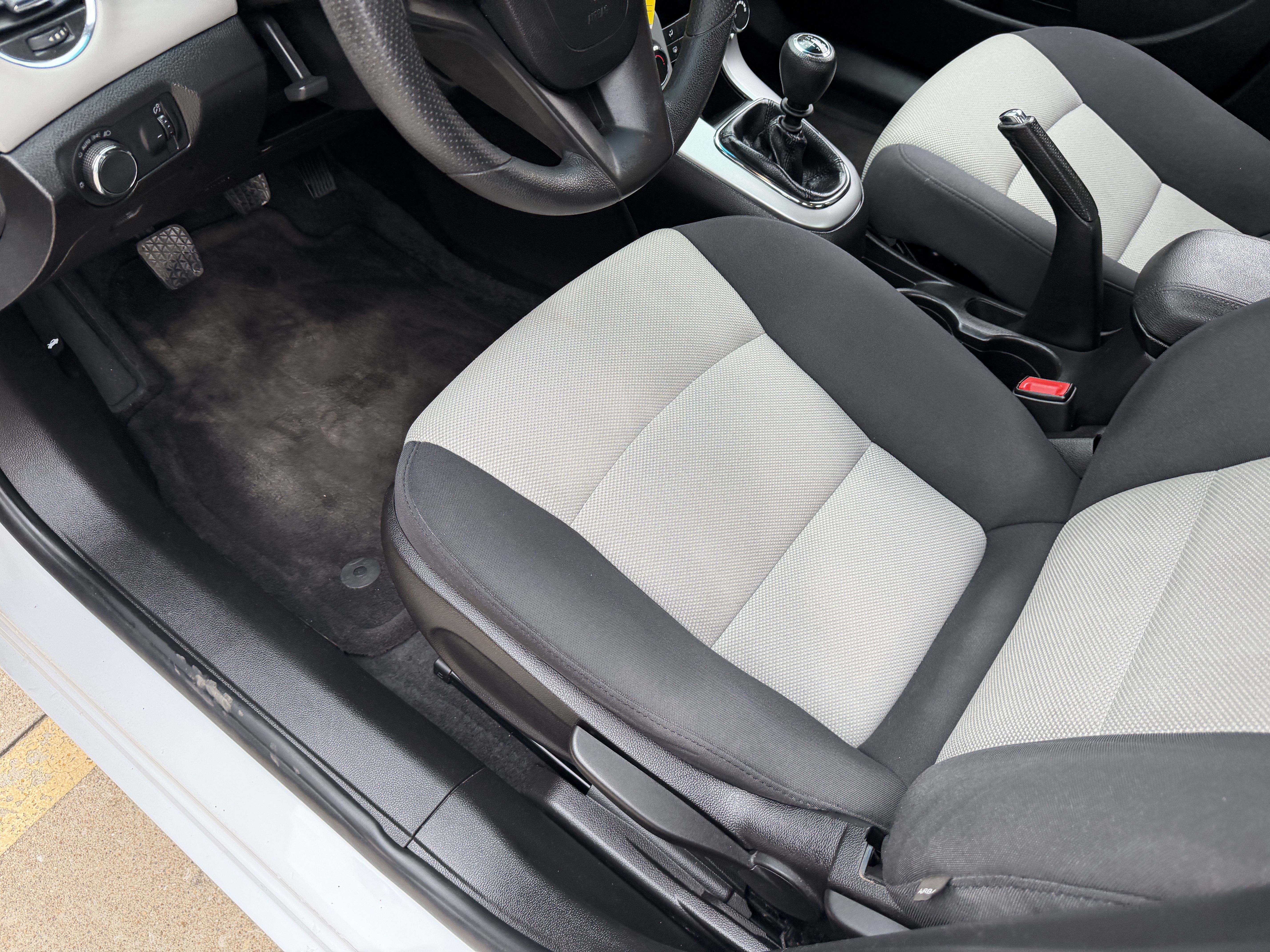 Used 2016 Chevrolet Cruze LS FWD image 20