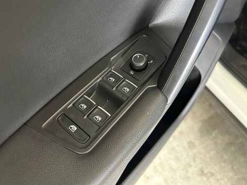 Used 2021 Volkswagen Tiguan SE w/ Panoramic Sunroof Package FWD image 36