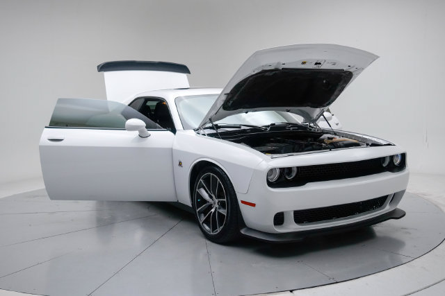 Used 2017 Dodge Challenger R/T Scat Pack w/ Leather Interior Group RWD image 15