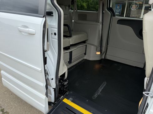 Used 2016 Dodge Grand Caravan SE w/ Quick Order Package 29E SE FWD image 29