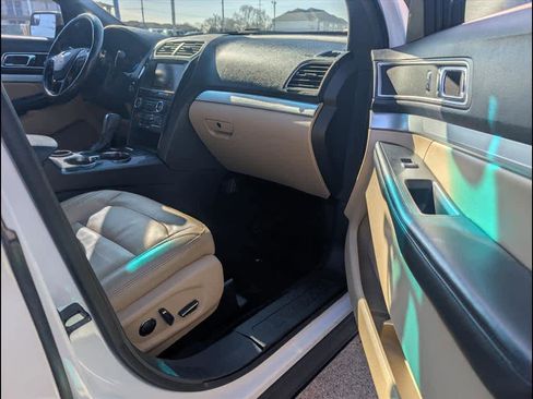 Used 2016 Ford Explorer XLT w/ Equipment Group 202A image 20