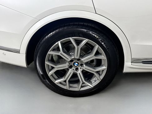 Used 2026 BMW X7 xDrive40i AWD/4WD image 33