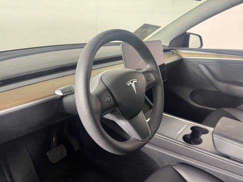 Used 2023 Tesla Model Y Long Range image 9