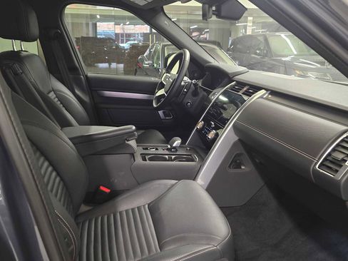 Used 2025 Land Rover Discovery Dynamic SE image 12