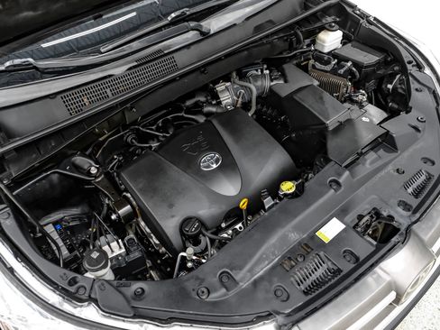 Used 2019 Toyota Highlander XLE FWD image 50