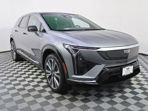 New 2026 Cadillac Optiq Luxury 2 w/ LPO, Floor Liner Package AWD/4WD image 9