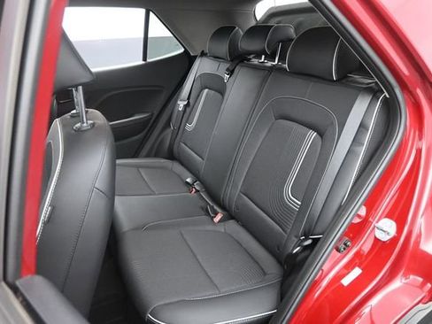 Used 2024 Hyundai Venue Limited FWD image 24