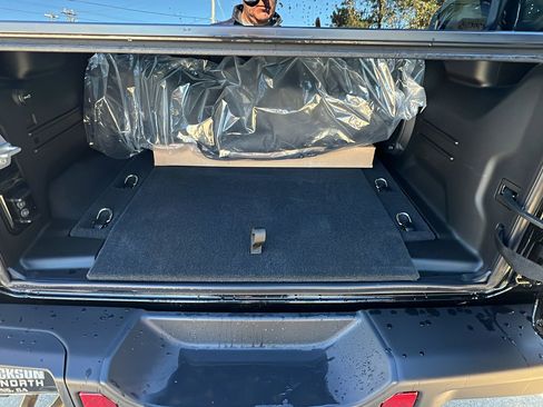 New 2025 Jeep Wrangler Unlimited Rubicon 392 image 13