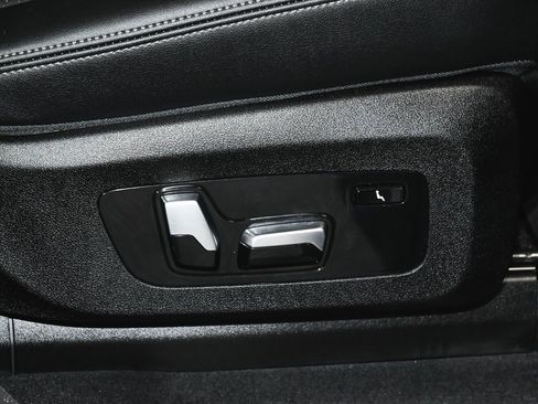 Used 2023 BMW X7 xDrive40i w/ Executive Package image 73