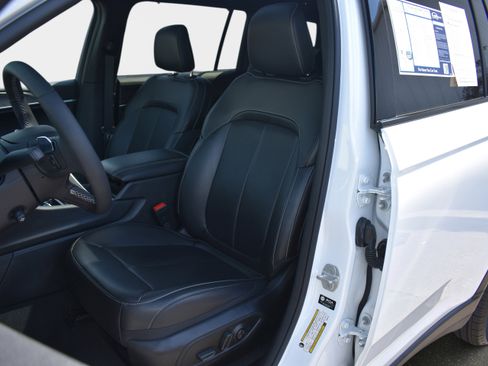 Used 2025 Jeep Grand Cherokee L Limited w/ Luxury Tech Group II AWD/4WD image 25