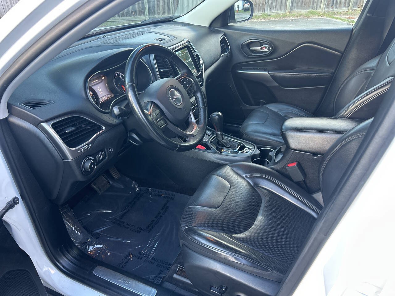 Used 2019 Jeep Cherokee Limited FWD image 10