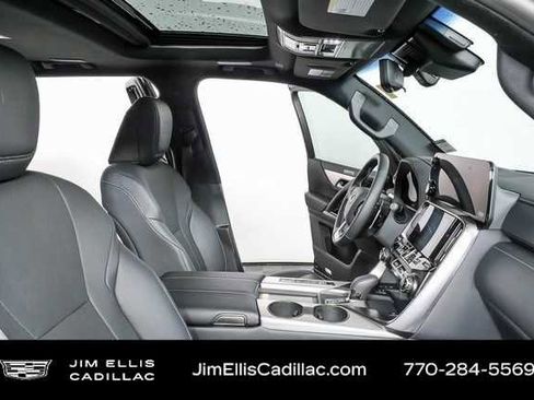 Used 2025 Lexus LX 700h F Sport image 32