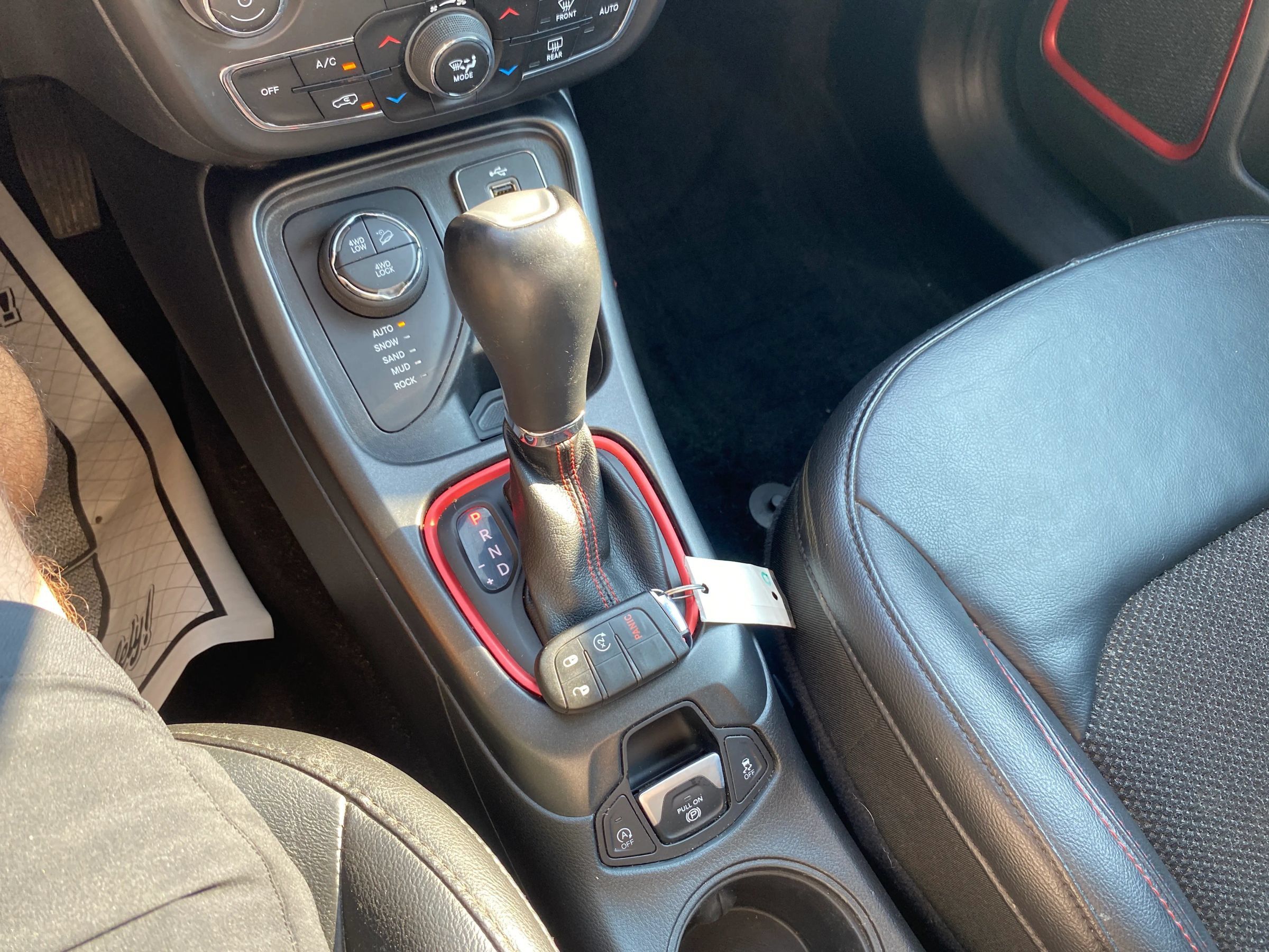 Used 2018 Jeep Compass Trailhawk w/ Cold Weather Group AWD/4WD image 19