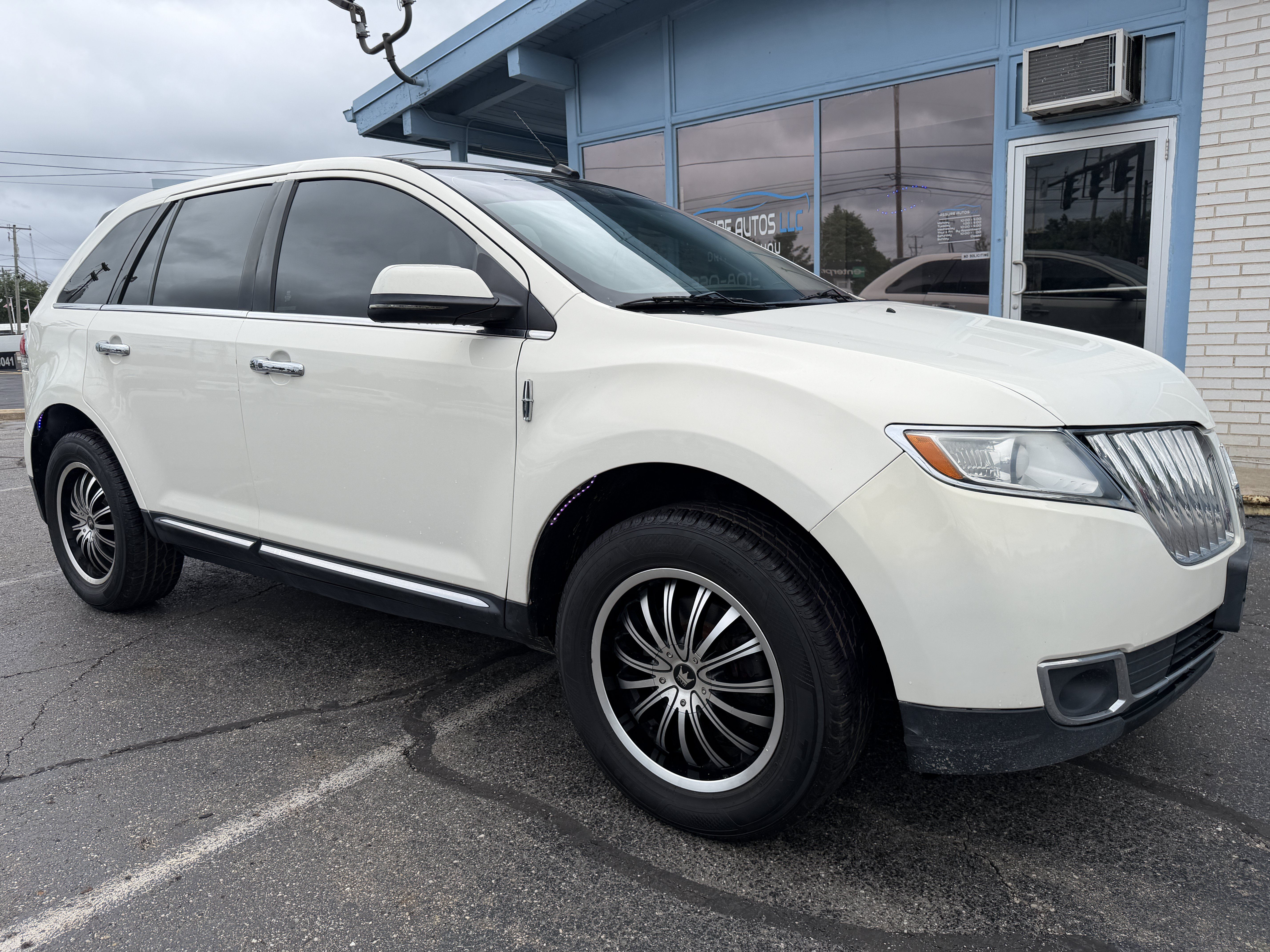 Used 2012 Lincoln MKX AWD image 7