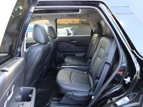 Certified 2025 Nissan Pathfinder SL w/ SL Premium Package FWD image 25