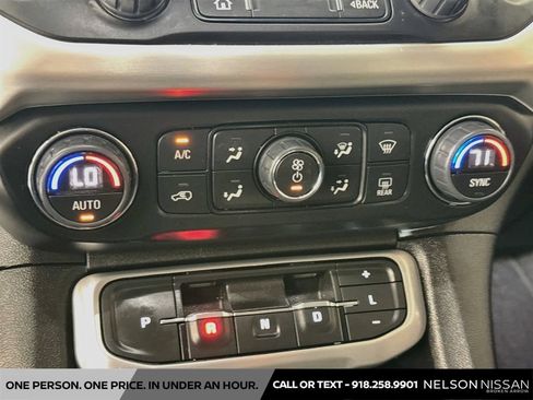 Used 2023 GMC Acadia SLE w/ Driver Convenience Package FWD image 15