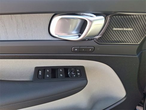 New 2025 Volvo XC40 B5 Ultra w/ Climate Package image 10