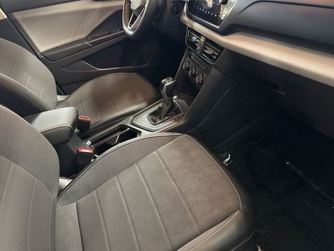 Certified 2022 Volkswagen Taos SE image 20