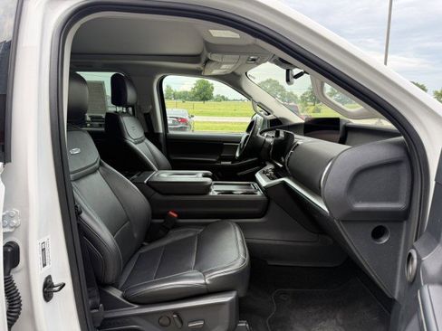 Used 2025 Ford Expedition Max Platinum AWD/4WD image 8