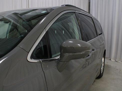 Used 2022 Chrysler Pacifica Touring-L w/ Uconnect Theater Family Group FWD image 35