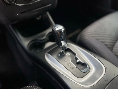 Used 2012 Dodge Journey SXT w/ Flexible Seating Group image 19