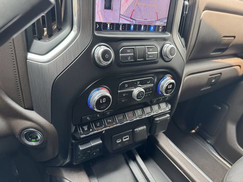 Used 2021 GMC Sierra 2500 Denali w/ Denali Ultimate Package AWD/4WD image 24