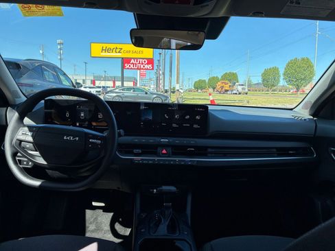 Used 2025 Kia K4 LXS image 32