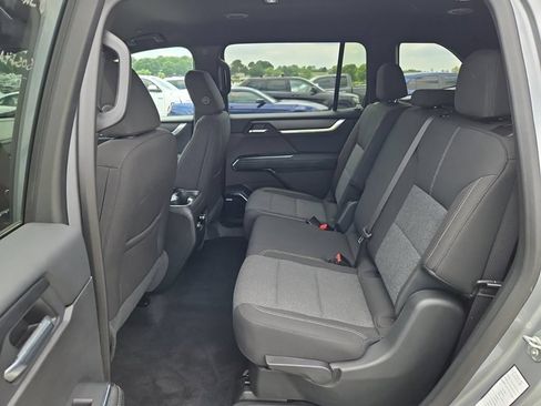 Used 2025 GMC Acadia Elevation AWD/4WD image 6