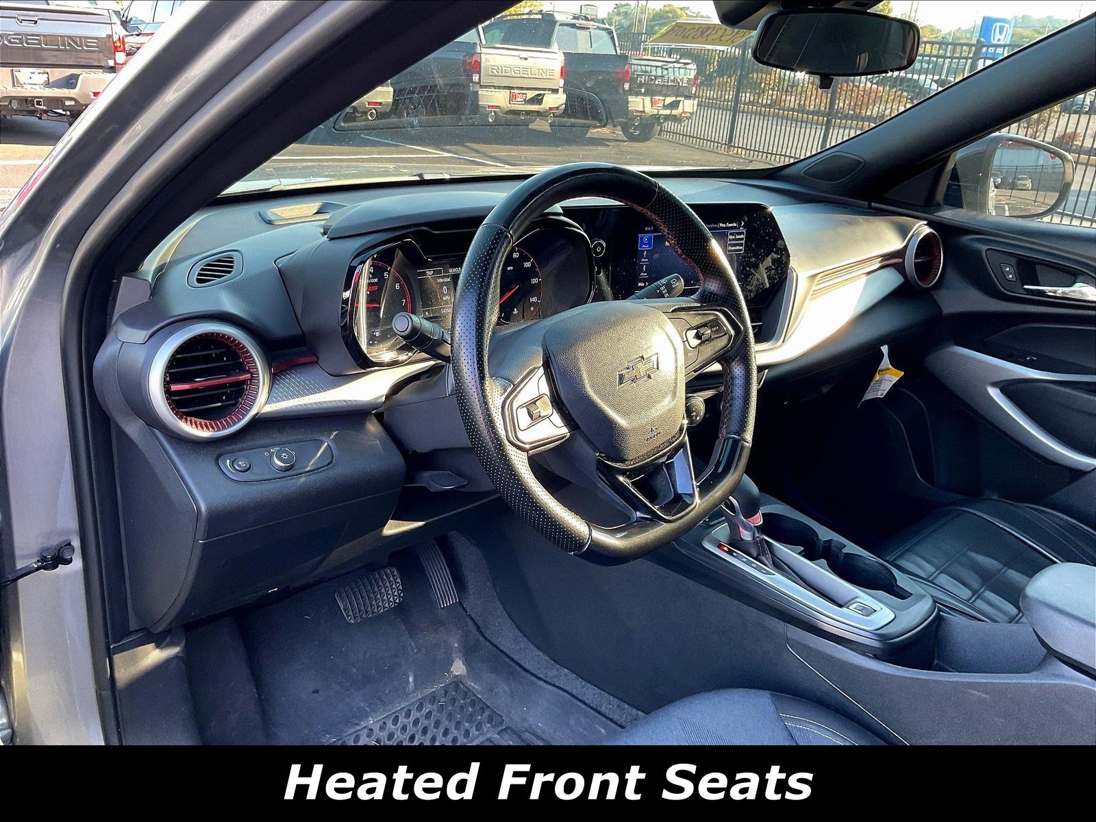 Used 2025 Chevrolet Trax RS w/ Sunroof Package FWD image 4