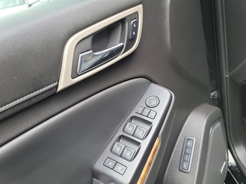Used 2015 GMC Yukon Denali w/ Touring Package AWD/4WD image 8