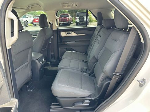 Used 2025 Ford Explorer Active AWD/4WD image 24
