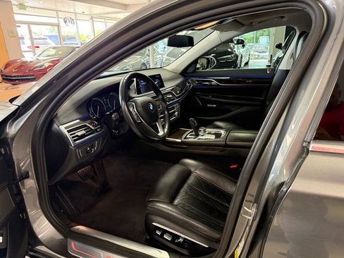 Used 2016 BMW 740i image 10