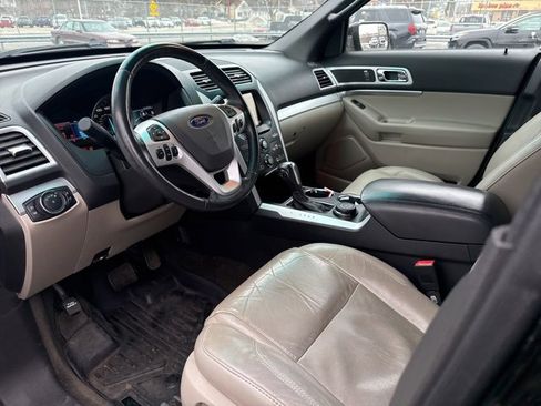 Used 2013 Ford Explorer XLT image 8