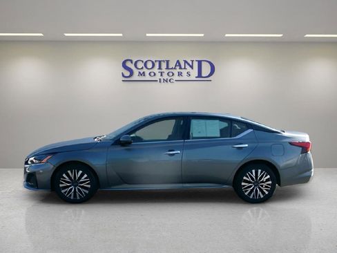 Used 2023 Nissan Altima 2.5 SV FWD image 1
