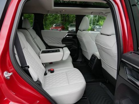 Used 2025 Mitsubishi Outlander SEL AWD/4WD image 9